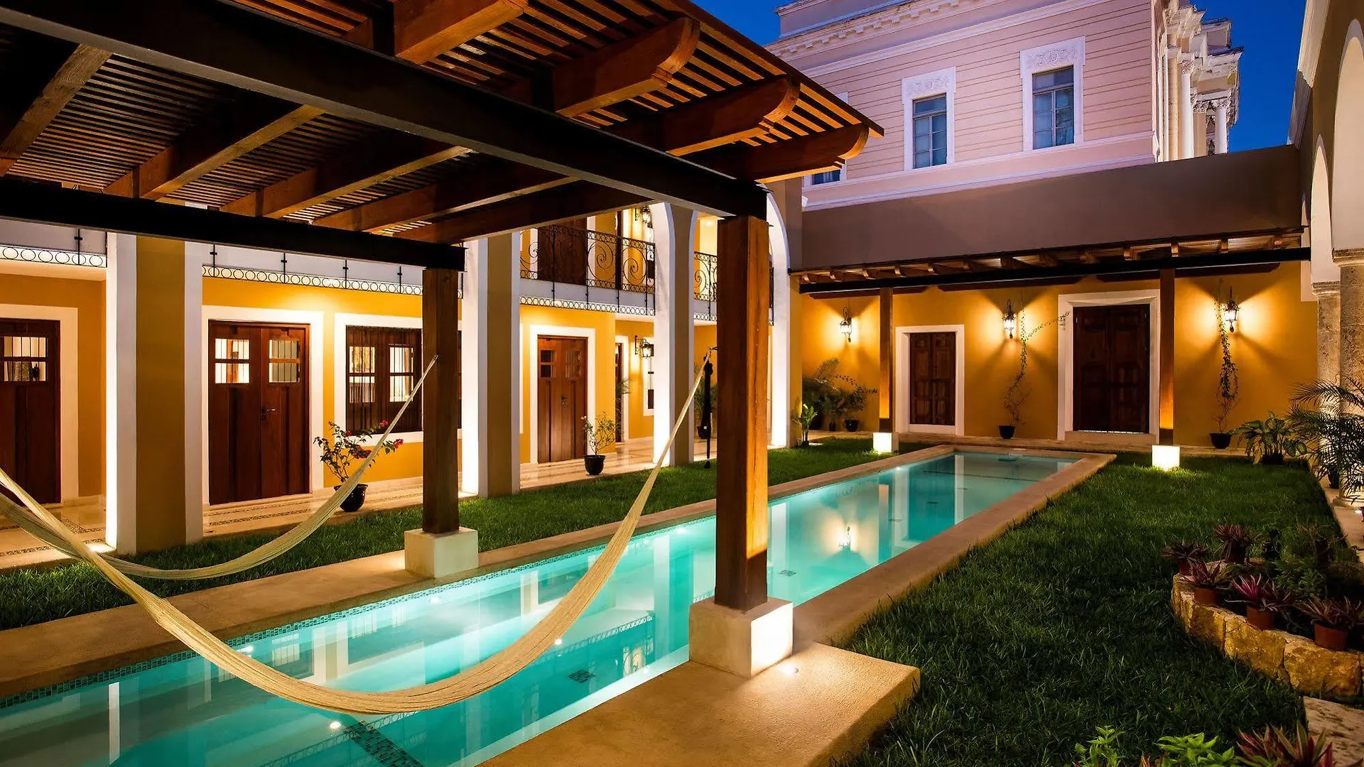 Hotel Boutique By The Museo Mérida